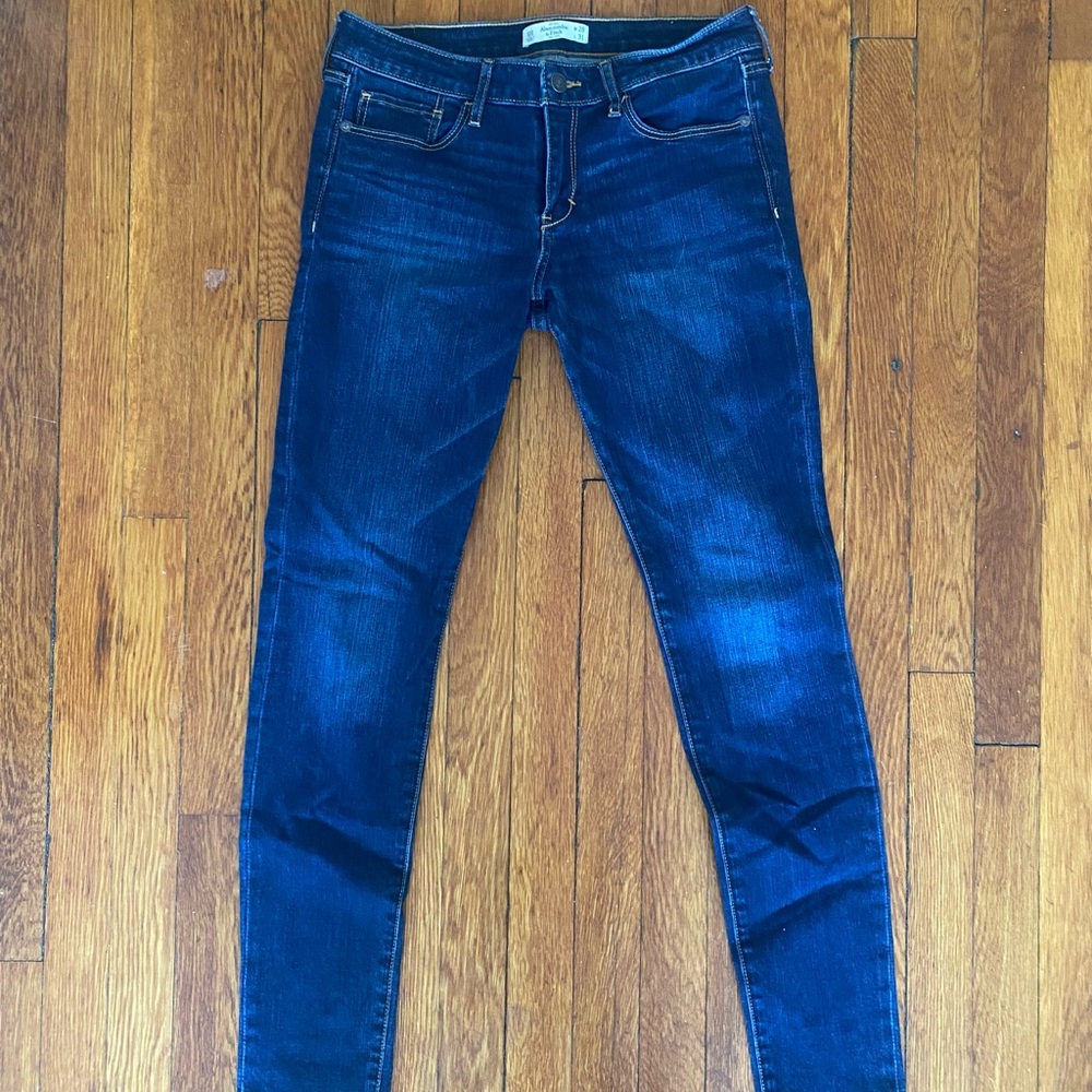 Abercrombie Medium-Wash Jeans, Size 6